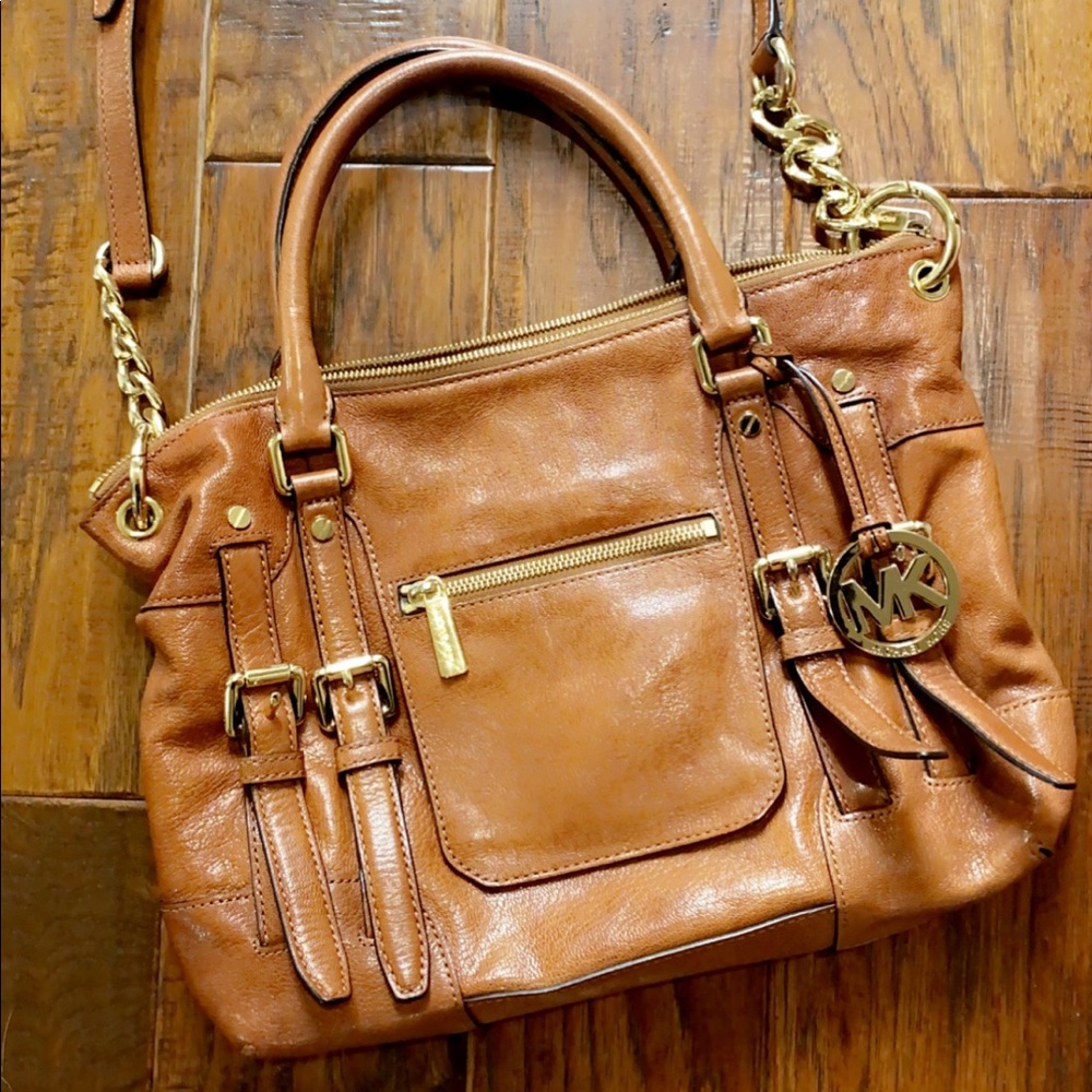 Michael Kors bag. Beautiful color and very nice condition